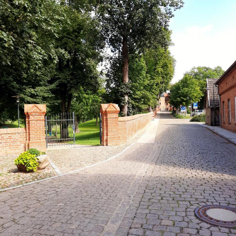 Ferienwohnung Am Schloss Reuterstadt Stavenhagen Eksteriør bilde