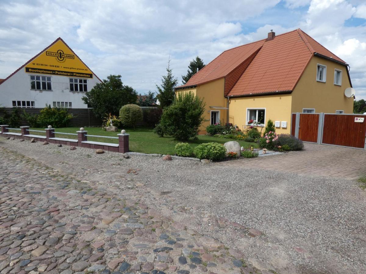Ferienwohnung Am Schloss Reuterstadt Stavenhagen Eksteriør bilde